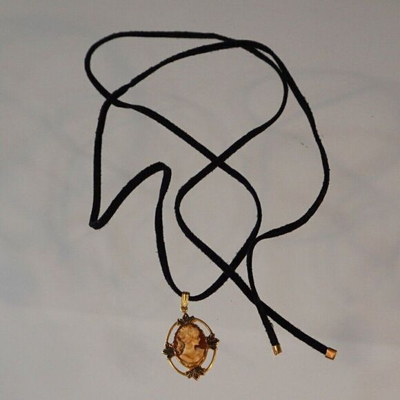 Vintage Carved Cameo Pendant Faux Leather Cord Necklace - Picture 9 of 9